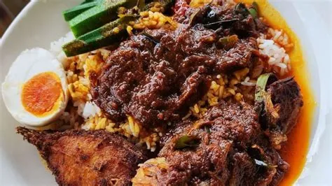   Nasi Kandar: En Smakrik Rese genom Malaysias Kryddiga Hjärta